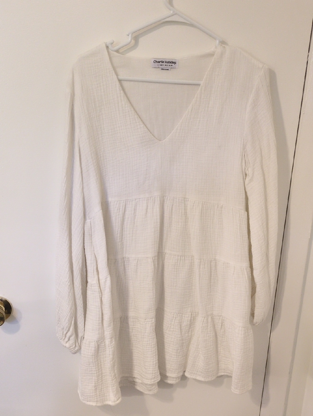 Charlie Holiday White Tiered V-Neck Gauze size 2 Tunic